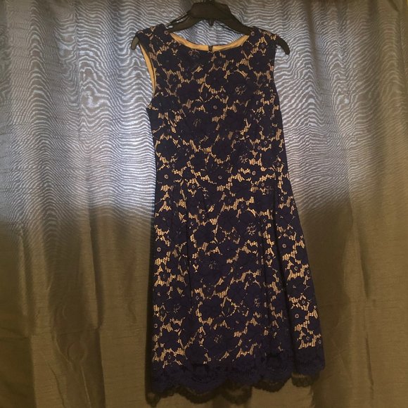 Lace dress - Picture 1 of 1